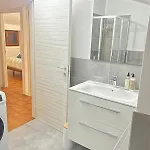Con Ampia Terrazza Nel Cuore Di 아파트 트라오나
